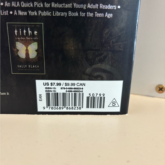 Valiant by Holly Black - Young Adult Fantasy Paperback Book - Picture 5 of 6